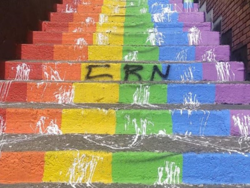 #Colombia|¿Qué es el CRN? Grupo que vandalizó las escaleras del orgullo LGBTI en Bogotá
